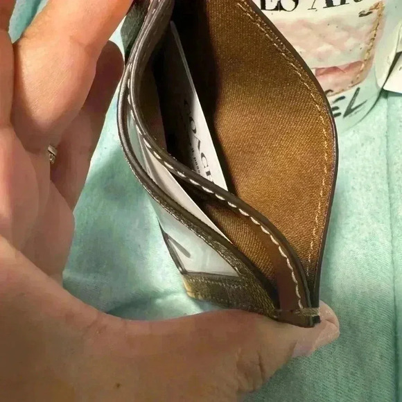 coach ๐ banana card holder - Picture 5 of 5